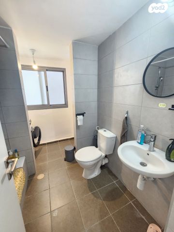 גג/ פנטהאוז, אבני חן, חריש