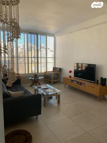 גג/ פנטהאוז, השר שפירא 14, דרום מערב ותיק, בת ים