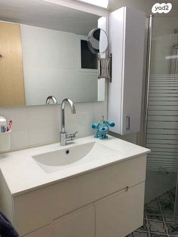 גג/ פנטהאוז, השר שפירא 14, דרום מערב ותיק, בת ים