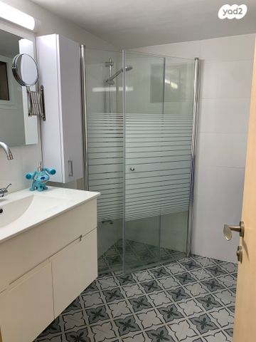 גג/ פנטהאוז, השר שפירא 14, דרום מערב ותיק, בת ים