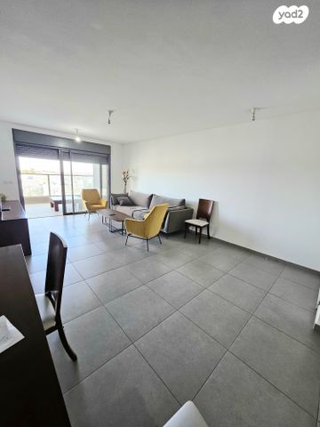 דירה, הנרייטה סאלד, כרמי גת, קרית גת