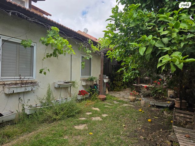 דו משפחתי, נווה רום, רמת השרון