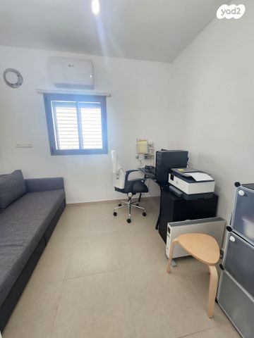 גג/ פנטהאוז, אבני חן, חריש