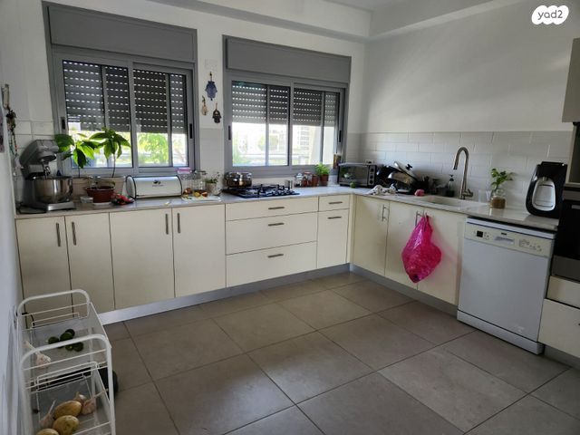 נווה יהושע, ערמונים