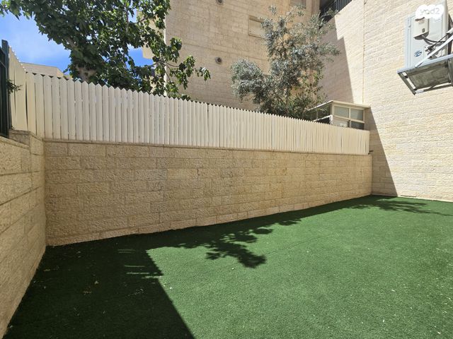 דירת גן, סול ליפצין, חומת שמואל, הר חומה, ירושלים