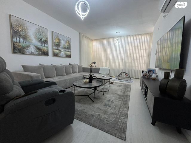 דירה, יצחק גרינבוים, עיר, מרכז העיר, נהריה