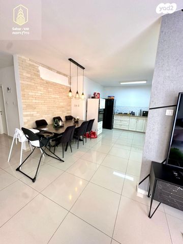 דירה, חוחית, אלפי מנשה