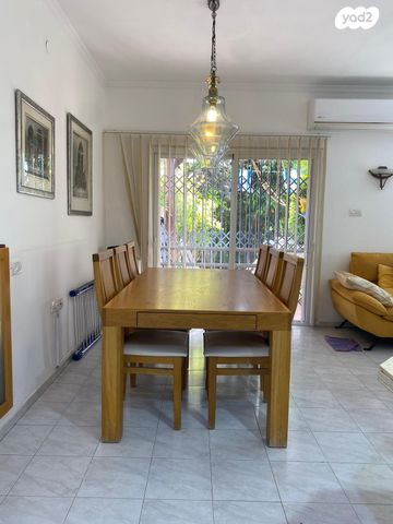 דירת גן, כפר סבא