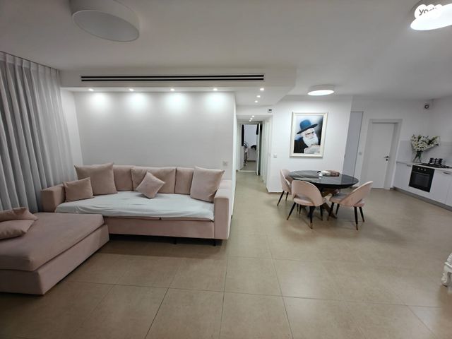 דירה, דליה רביקוביץ, נאות שמיר, יבנה