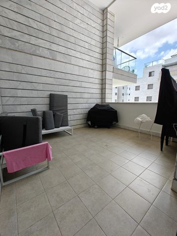 דירה, דליה רביקוביץ, נאות שמיר, יבנה