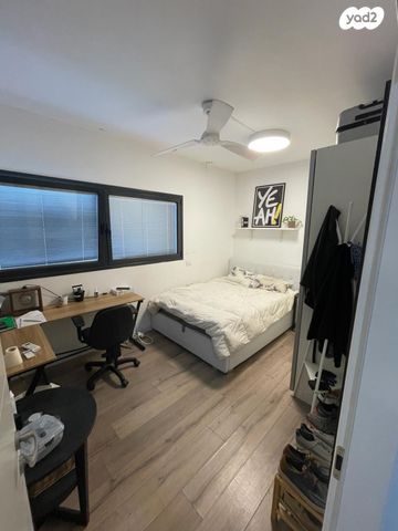 גג/ פנטהאוז, משה סנה, תל אביב יפו