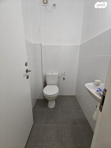 דירה, דליה רביקוביץ, נאות שמיר, יבנה