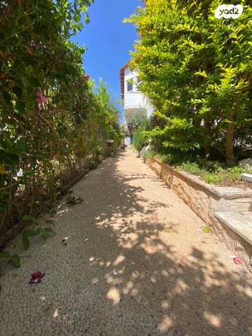 דירת גן, כפר סבא