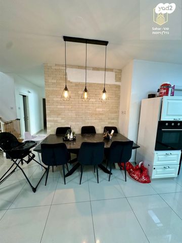 דירה, חוחית, אלפי מנשה