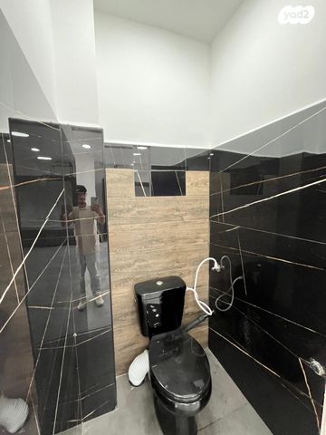 חנויות/ שטח מסחרי, שדרות המגינים 15, חיפה