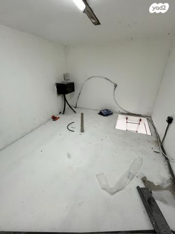 חנויות/ שטח מסחרי, שדרות המגינים 15, חיפה