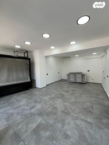 חנויות/ שטח מסחרי, שדרות המגינים 15, חיפה