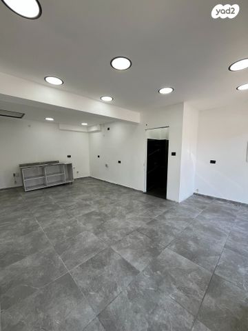 חנויות/ שטח מסחרי, שדרות המגינים 15, חיפה