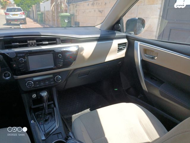 טויוטה קורולה