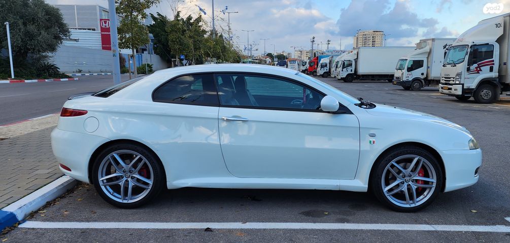 אלפא רומיאו GT