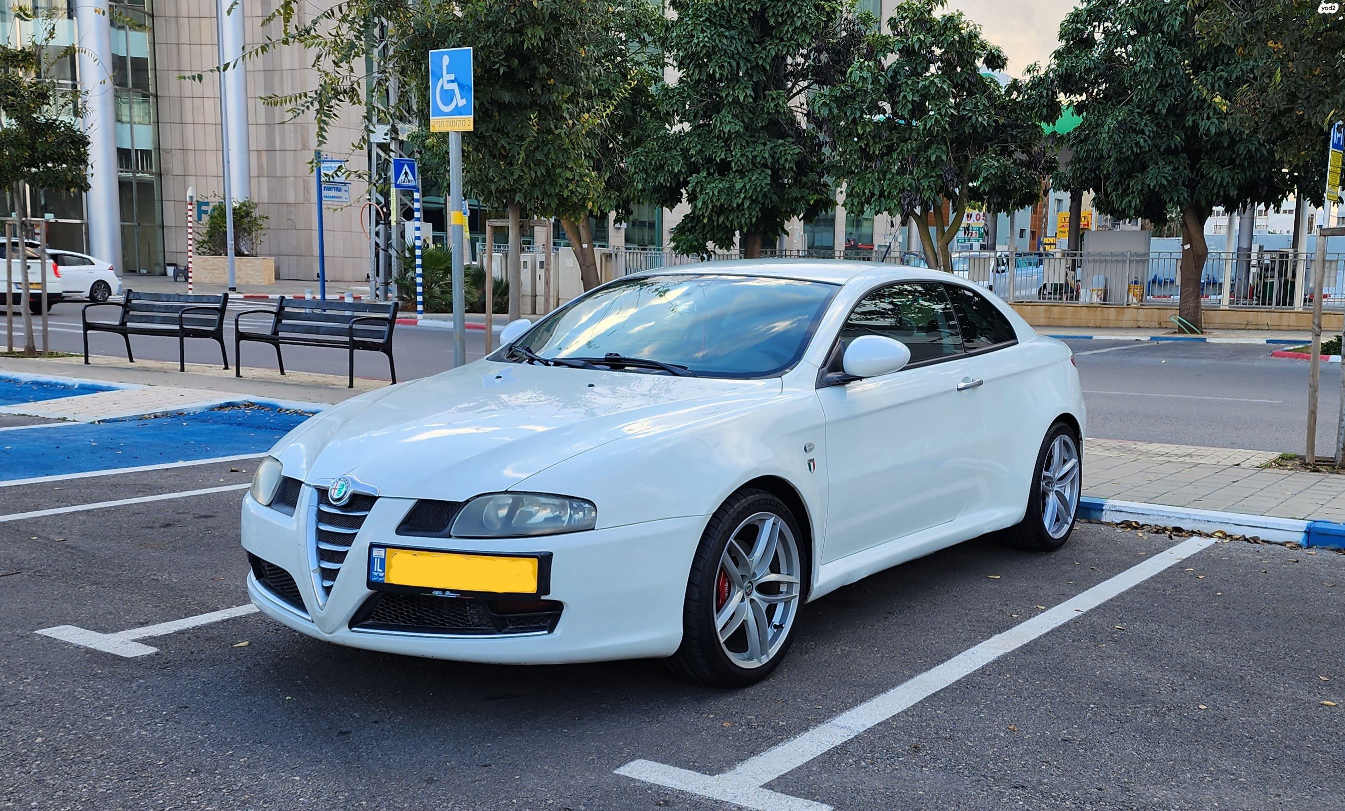 מודעת רכב אלפא רומיאו GT