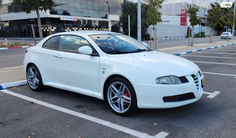 אלפא רומיאו GT