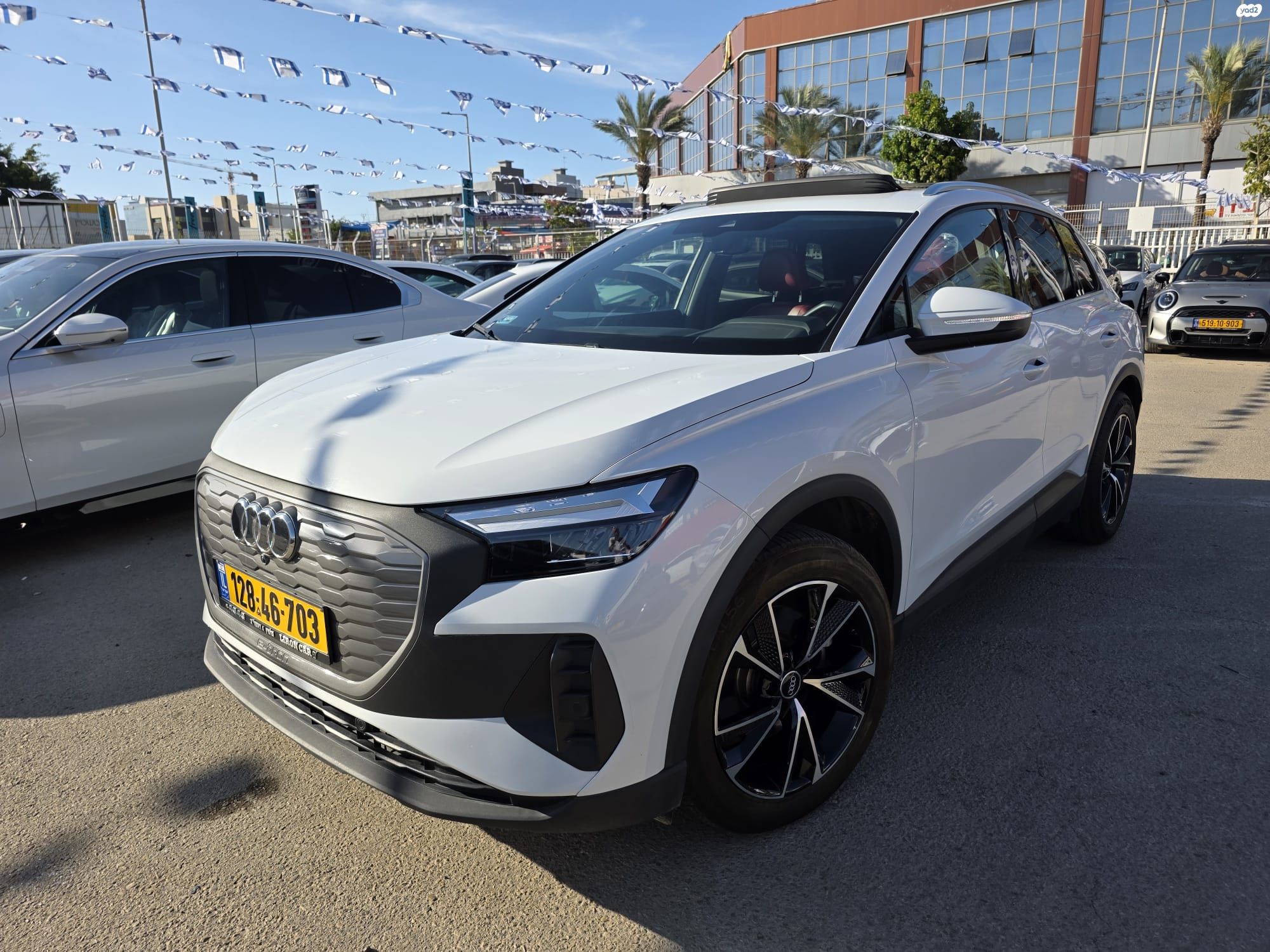 מודעת רכב אאודי Q4 e-tron