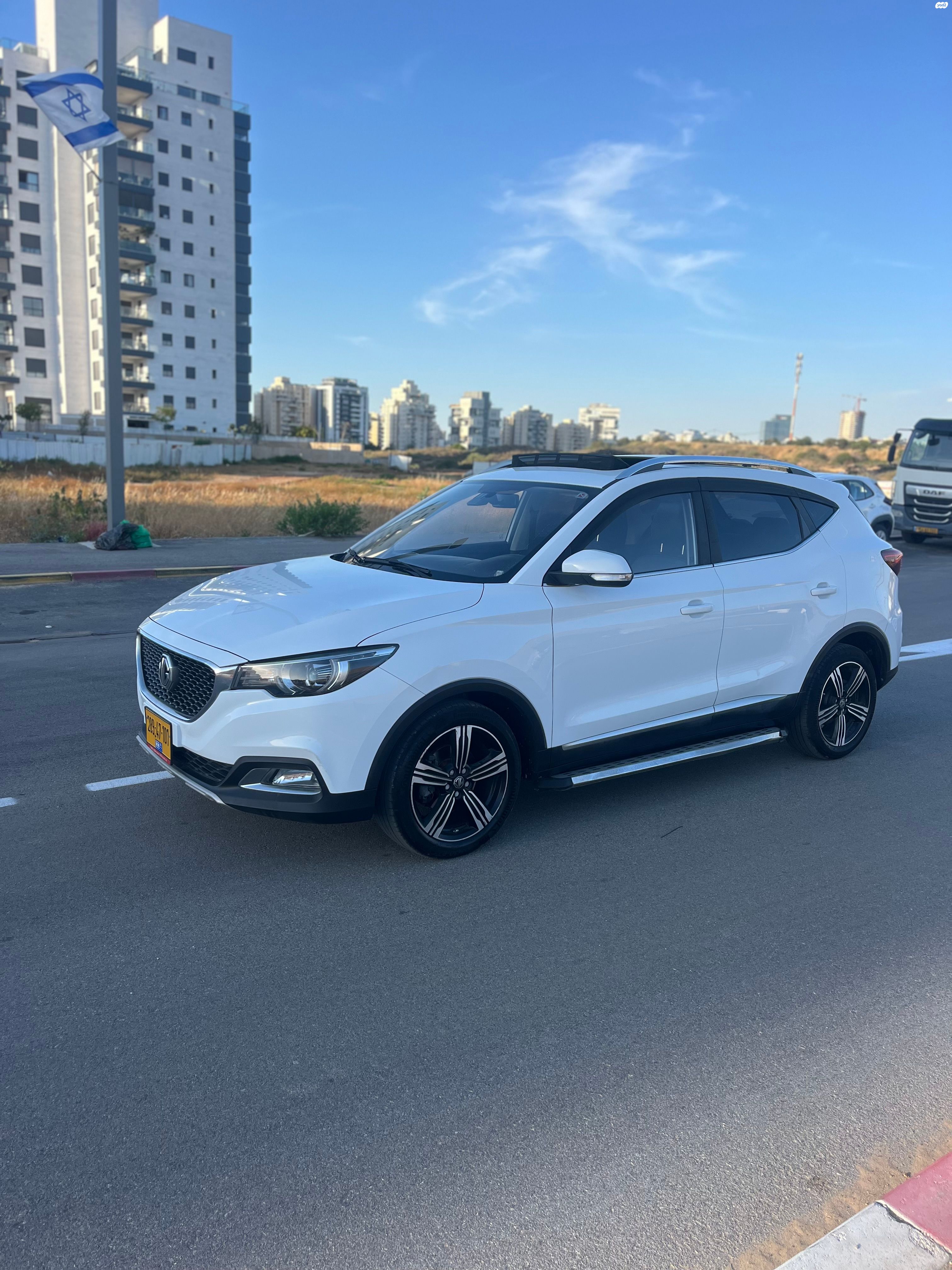 מודעת רכב אם ג'י ZS
