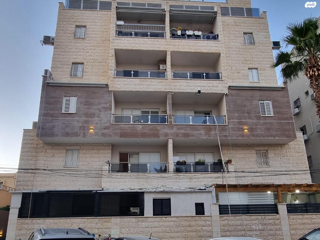 שדרות איינשטיין 11