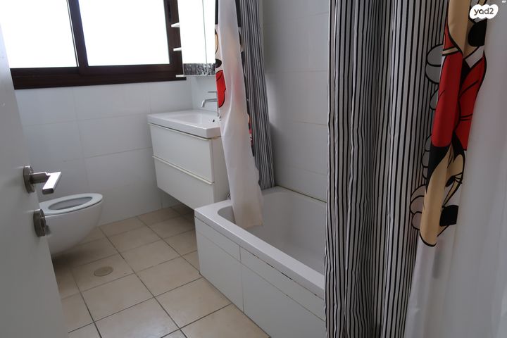 דירה, שח"ל 24, הפועל המזרחי ה', שיכון ה', בני ברק