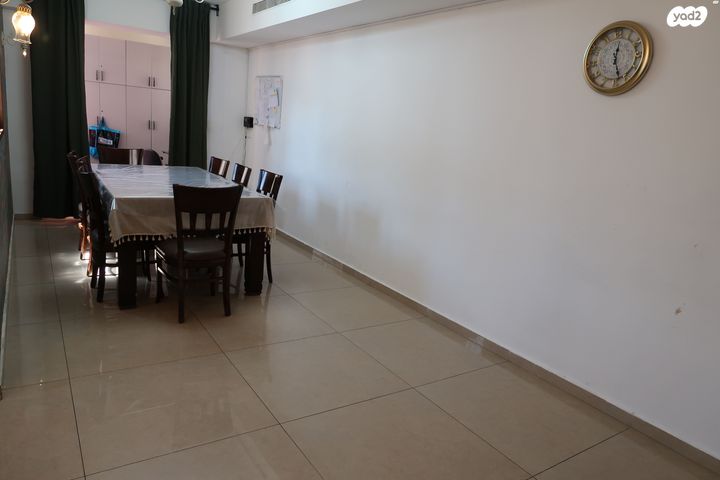 דירה, שח"ל 24, הפועל המזרחי ה', שיכון ה', בני ברק