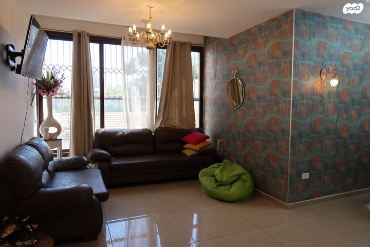 דירה, שח"ל 24, הפועל המזרחי ה', שיכון ה', בני ברק