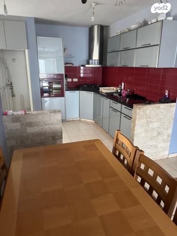 שדרות השושנים 25