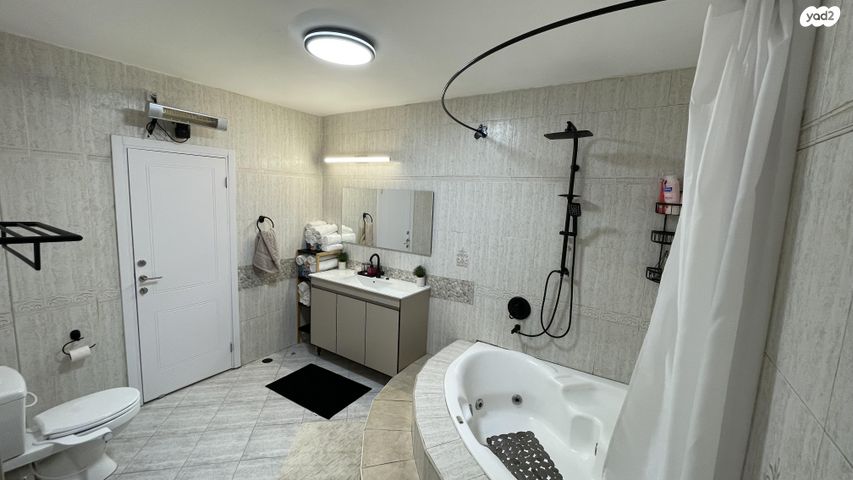 תיירות ונופש, שמעון דהאן 10, שיכון עובדים, טבריה