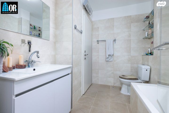 דירה, דבורה הנביאה, גדרה מזרח, גדרה