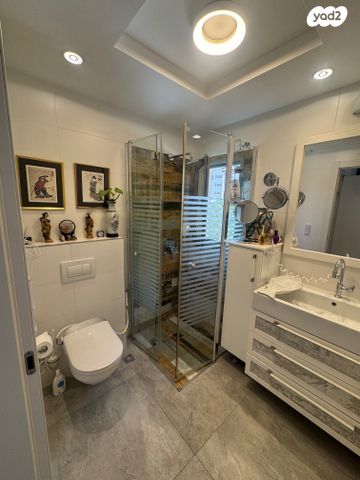 דירה, שדרות ודג'ווד, מרכז הכרמל, חיפה