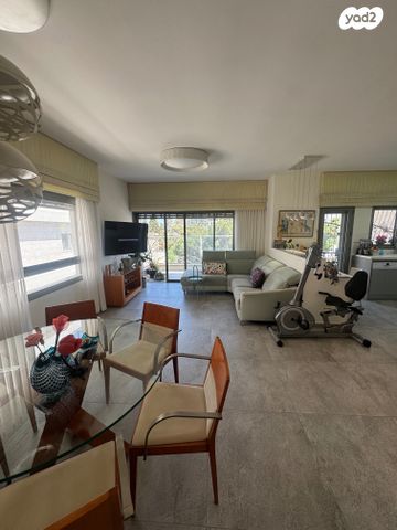 דירה, שדרות ודג'ווד, מרכז הכרמל, חיפה