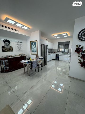 שדרות הציונות 12