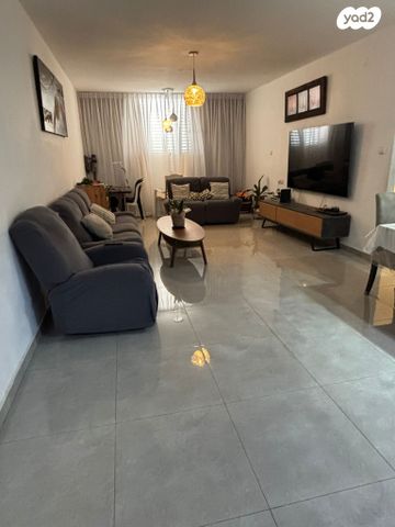 דירה, רחבת יפתח הגלעדי, מלכי ישראל, קרית גת