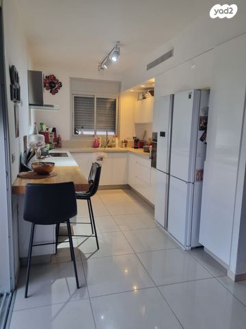 דירה, החלוץ, הרצליה