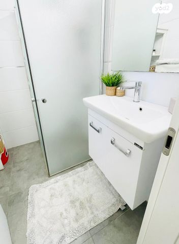 דירה, יהושע רבינוביץ, בן גוריון, חולון