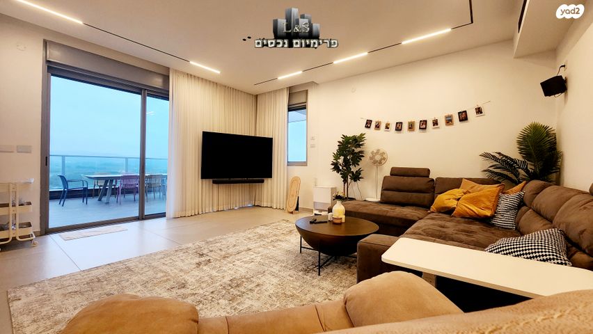 גג/ פנטהאוז, כליל החורש, יצחק שמיר, נהריה