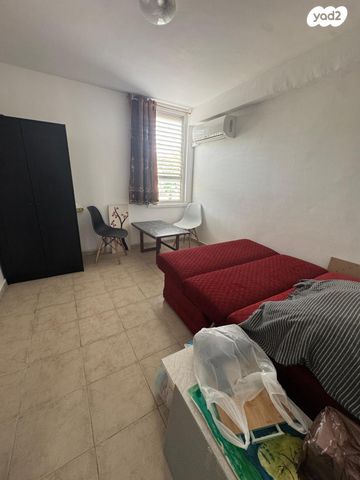 דירה, גיורא יוספטל, שקמים ואגמים, אשקלון