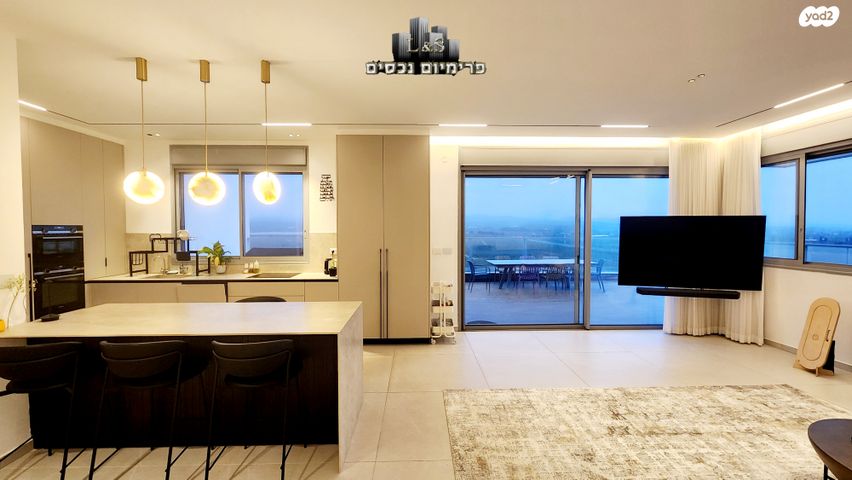 גג/ פנטהאוז, כליל החורש, יצחק שמיר, נהריה