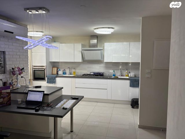 דירה, שדרות בן צבי, רמת חן ובן ציון, נתניה