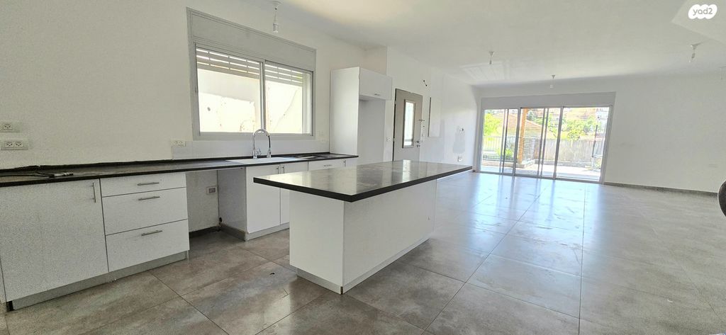 דו משפחתי, שערי תקווה