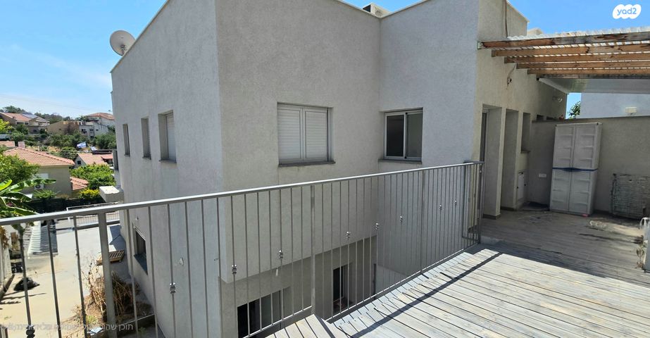 דו משפחתי, שערי תקווה