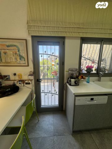 דירה, שדרות ודג'ווד, מרכז הכרמל, חיפה