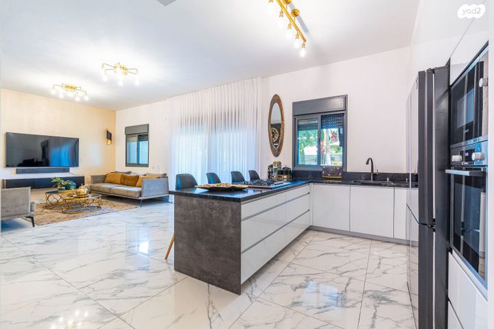 דירת גן, נווה אור, אור עקיבא