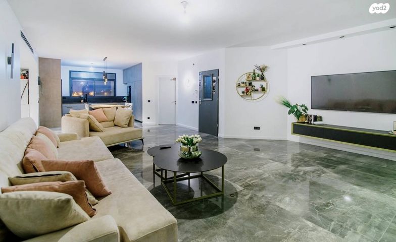 דירת גן, צור הדסה